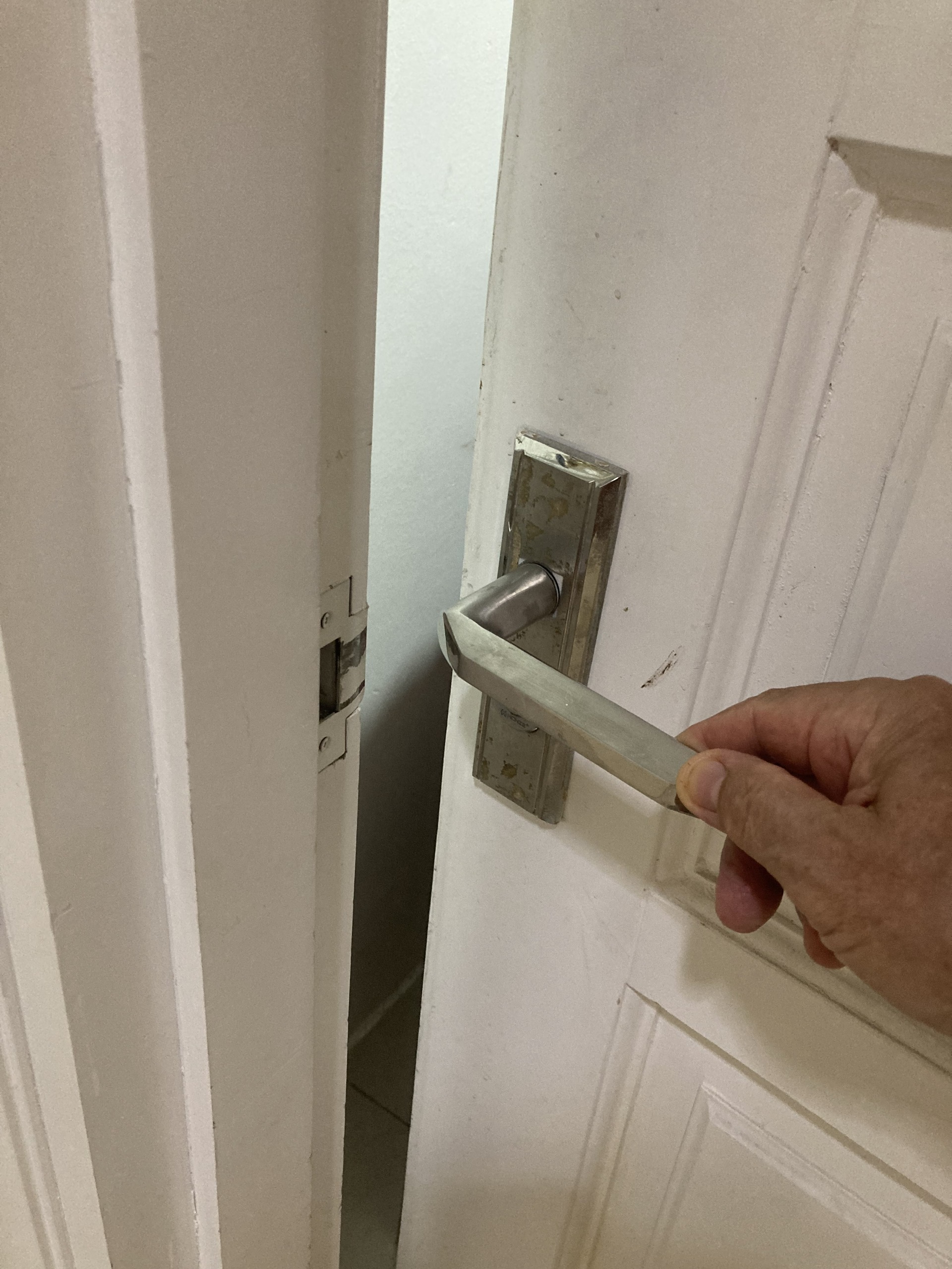 Hình ảnh khóa cơ truyền thống trước khi thay thế