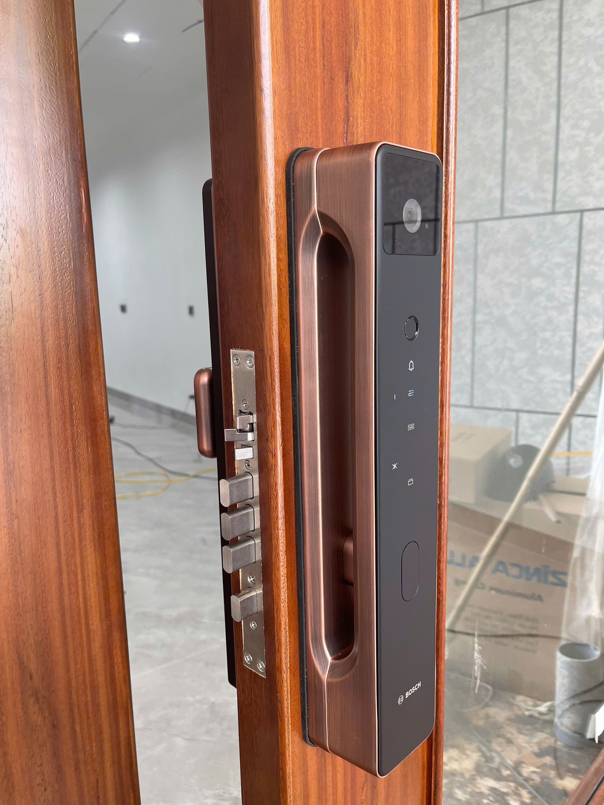 Khóa cửa vân tay Bosch FU8 Plus Black Face ID, App Wifi